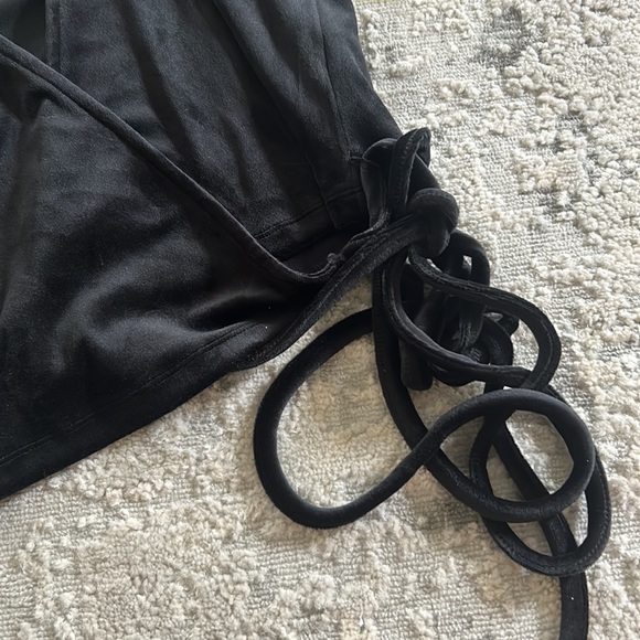 NWT BLACK VELVET FRONT TIE TOP - Picture 4 of 4